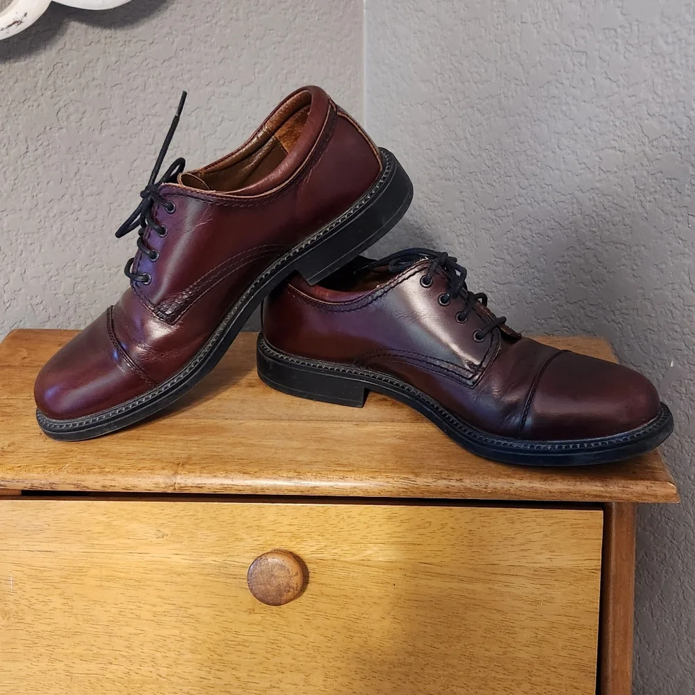 Dockers Men's Brown Leather Oxfords with Cap Top‎ Dress Shoes, Size 9M